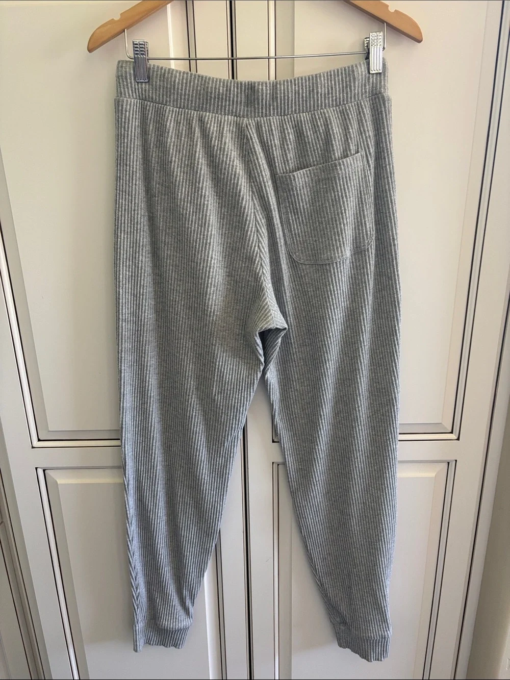 Alo Yoga Muse Sweatpants Ribbed Knit Jogger Pants Heather Gray Women’s Medium